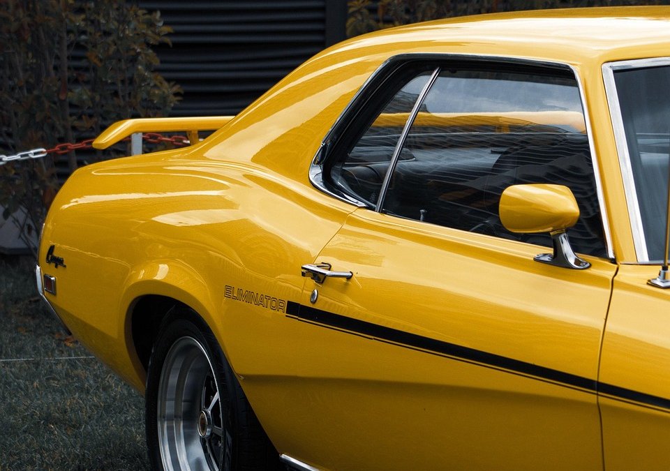 Con questo oggetto economico da ferramenta l’auto resta al riparo dai graffi del parcheggio